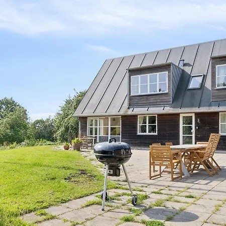 Guthbrand - 800m From The Sea By Interhome