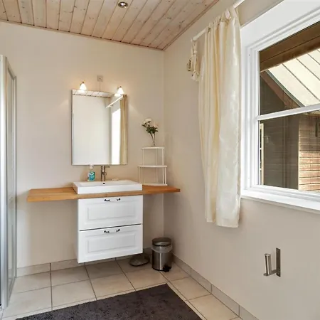 Guthbrand - 800m From The Sea By Interhome *