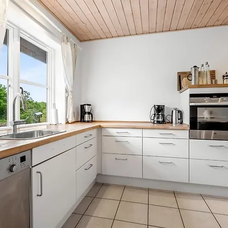 Guthbrand - 800m From The Sea By Interhome