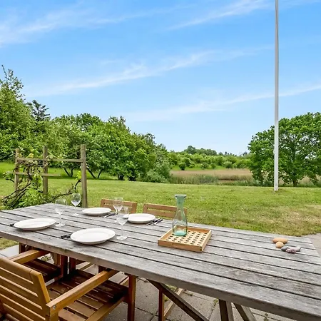 Guthbrand - 800m From The Sea By Interhome *